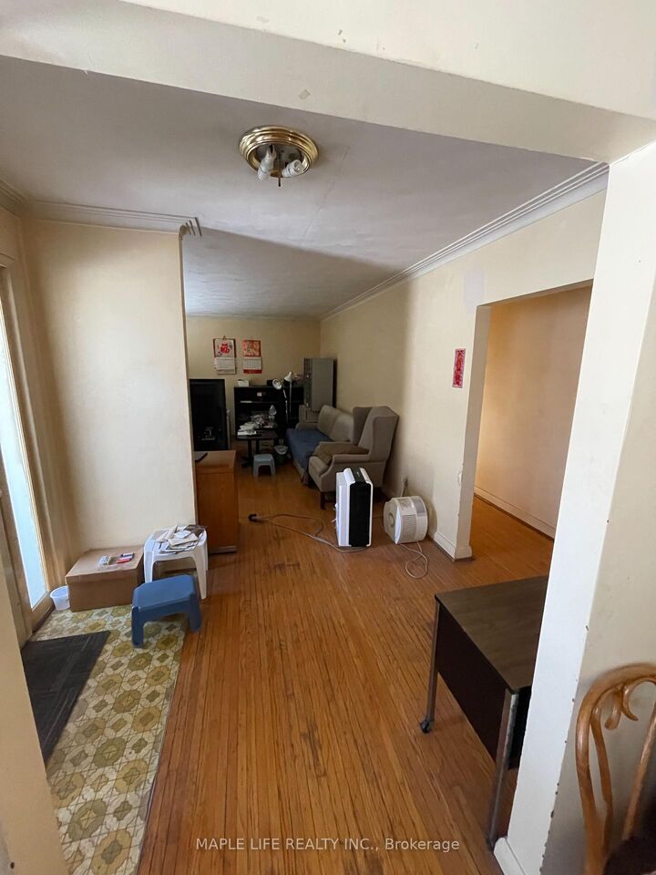Property Photo: 147 Earlton Road ON M1T 2R8