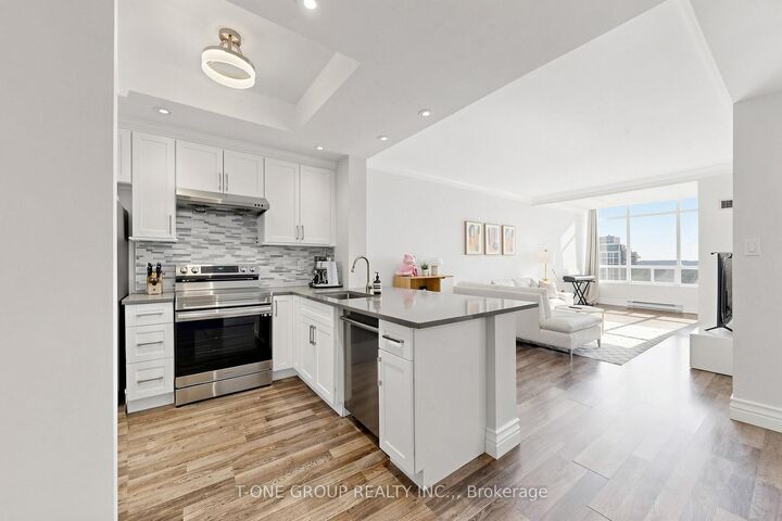 22 Clarissa Drive Ph6 — photo 1