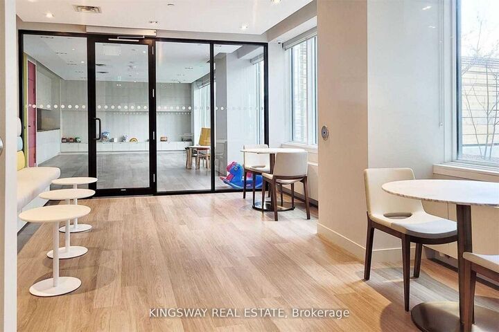 Property Photo: 4065 Confederation Parkway 1410 ON L5B 4N1