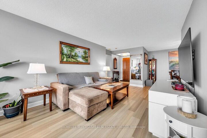 Property Photo: 24 Hanover Road 907 ON L6S 5K8