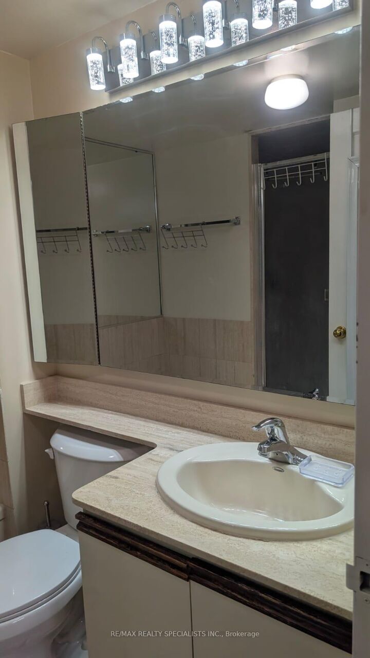 Property Photo: 20 Cherrytree Drive 505 ON L6Y 3V1