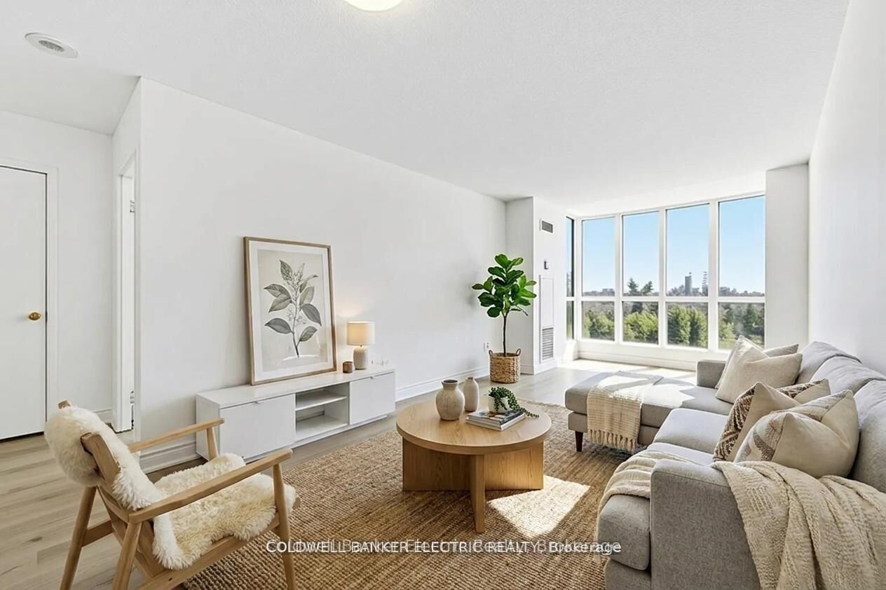 Property Photo: 2550 Lawrence Avenue E 815 ON M1P 4Z3