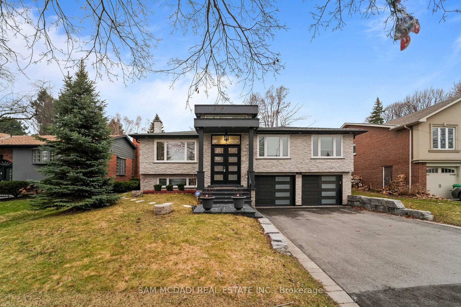 Property Photo:  1434 Petrie Way  ON L5J 1G5 