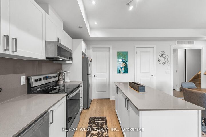 Property Photo: 1062 Douglas McCurdy Common 225 ON L5G 0C6