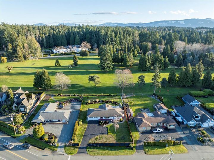 Property Photo: 260 Elizabeth Ave BC V9K 1G8