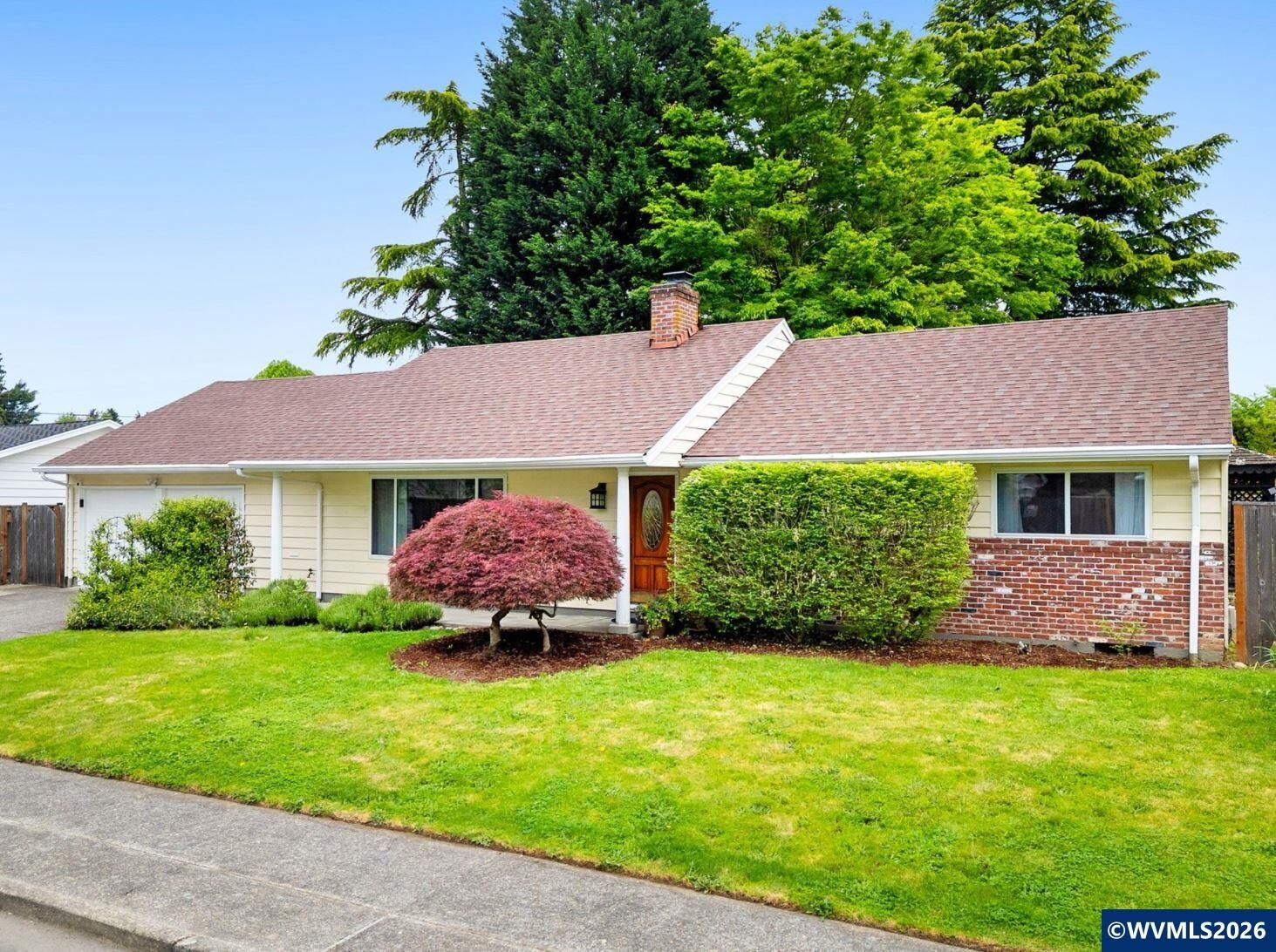 Property Photo: 7470 SW Hillcrest Pl OR 97008