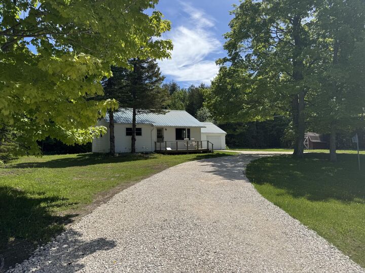 Property Photo: 1916 W U.s. 2 Highway MI 49781