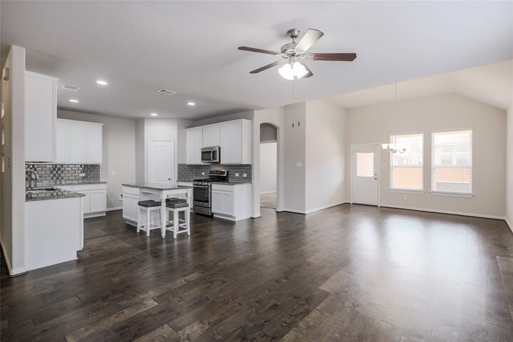 Property Photo: 205 Penna Lane TX 78628