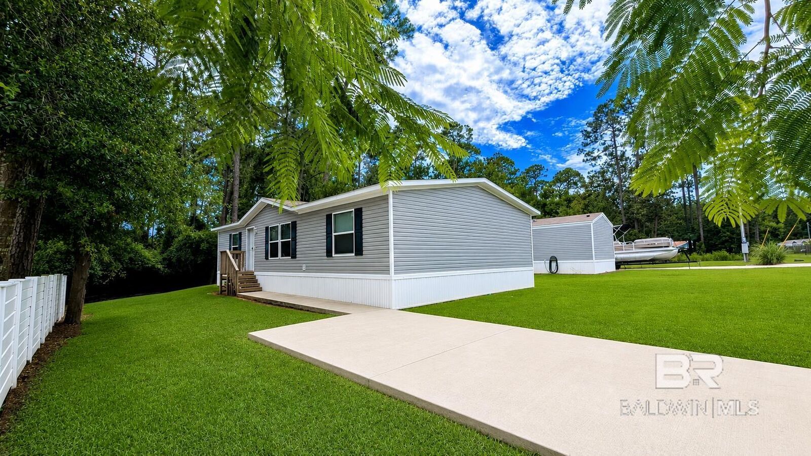 Property Photo: 1393 Ridgewood Drive AL 36549