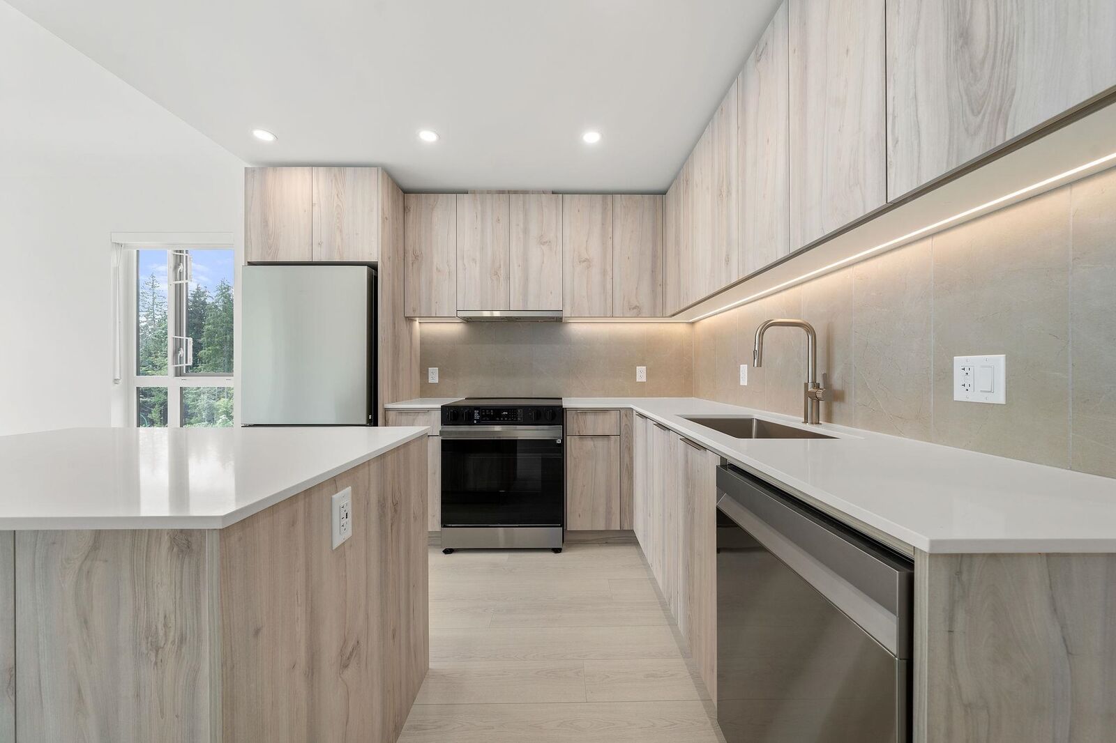 Property Photo: 3594 Malsum Drive 404 BC V7G 0B4