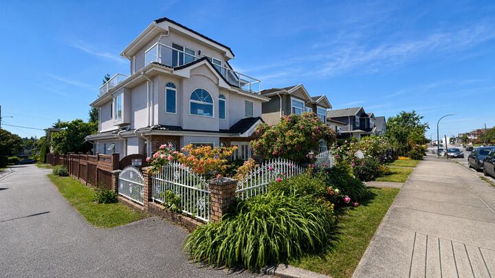Property Photo: 2776 E Georgia Street BC V5K 2K2