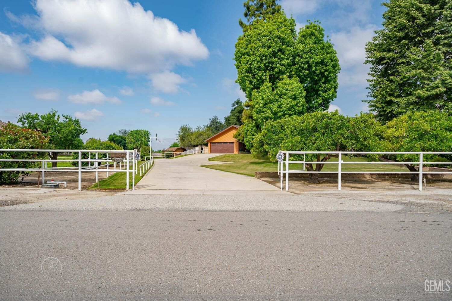 Property Photo: 5001 Fallgatter Street CA 93308