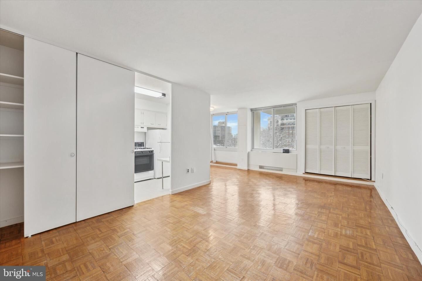 Property Photo:  604 S Washington Square 36 804  PA 19106 