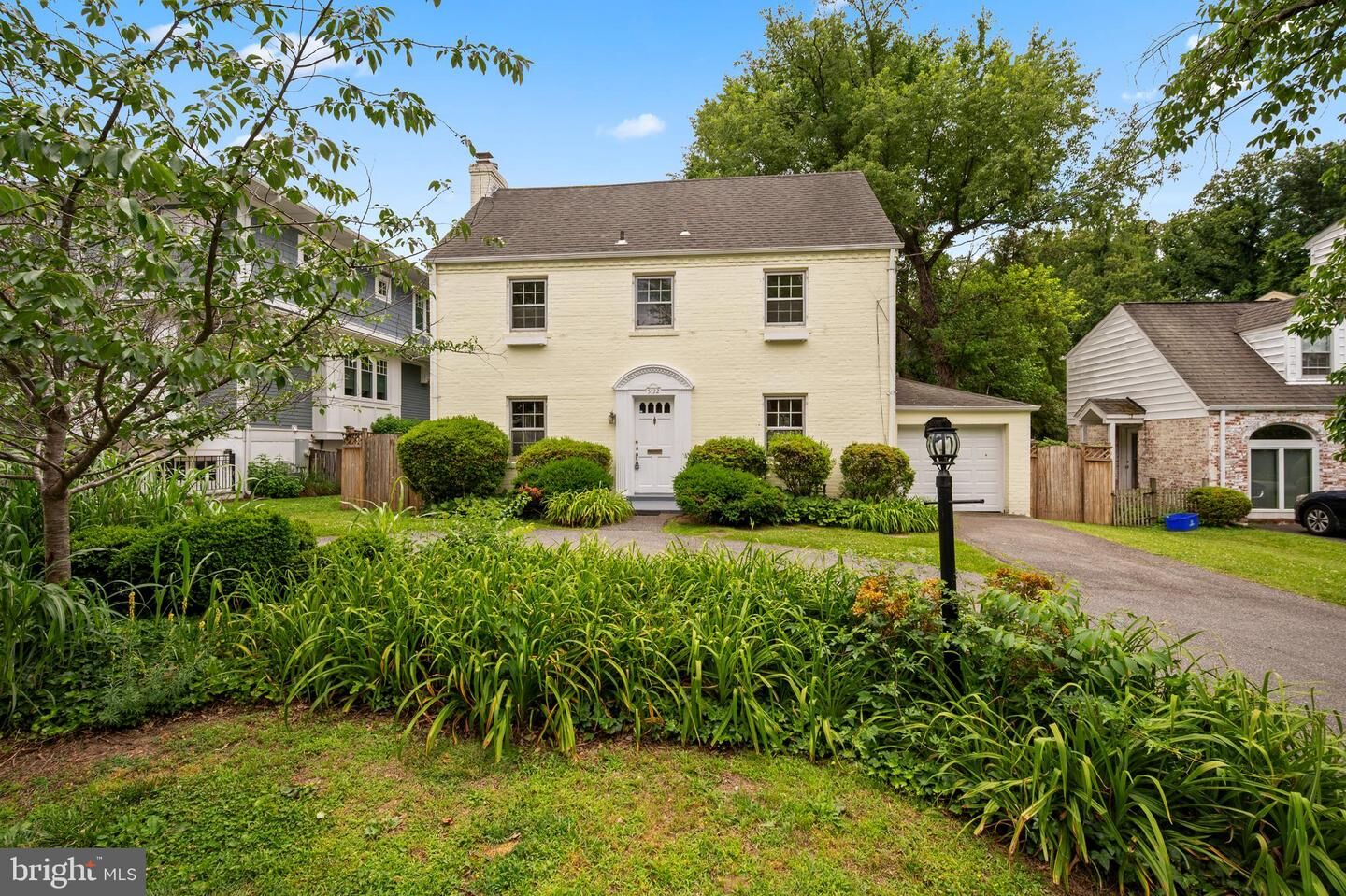 Property Photo:  5122 Fairglen Lane  MD 20815 
