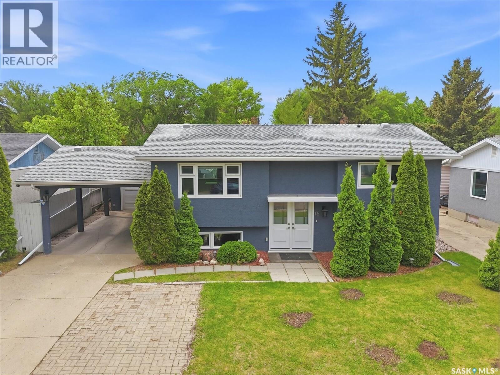 Property Photo:  15 Selkirk Crescent  SK S7L 4J4 