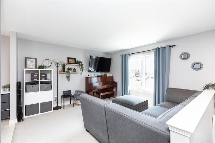 Property Photo: 43 Evergreen Avenue MB R5G 1M1