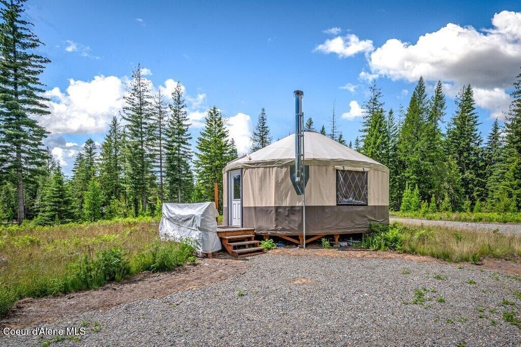 Property Photo:  317 Treetop Bluff Ln  ID 83805 