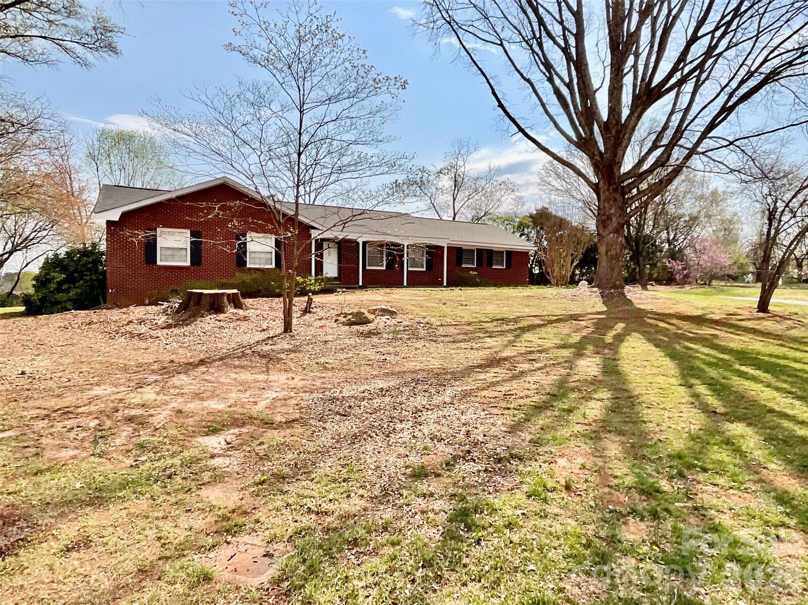 Property Photo: 5521 Suttlemyre Lane NC 28601