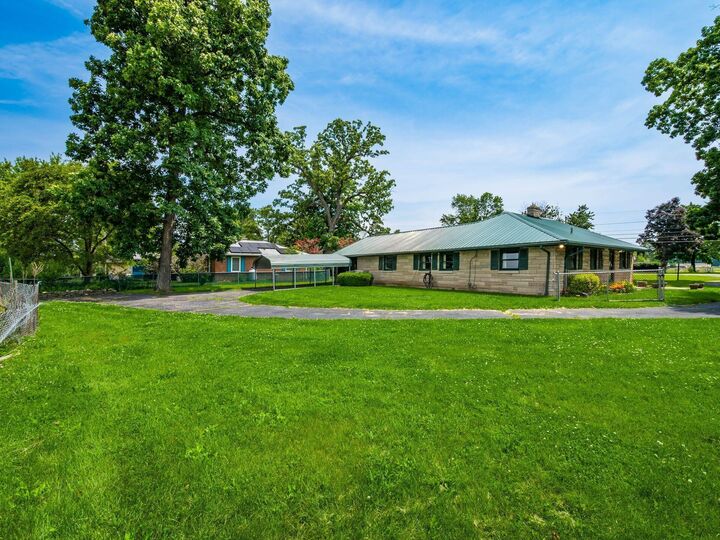Property Photo:  1849 Richland Road  OH 43302 