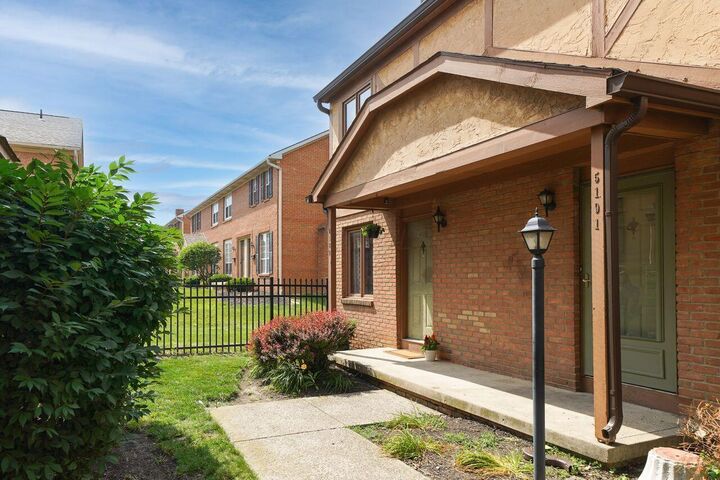Property Photo: 5189 Winsome Way OH 43220