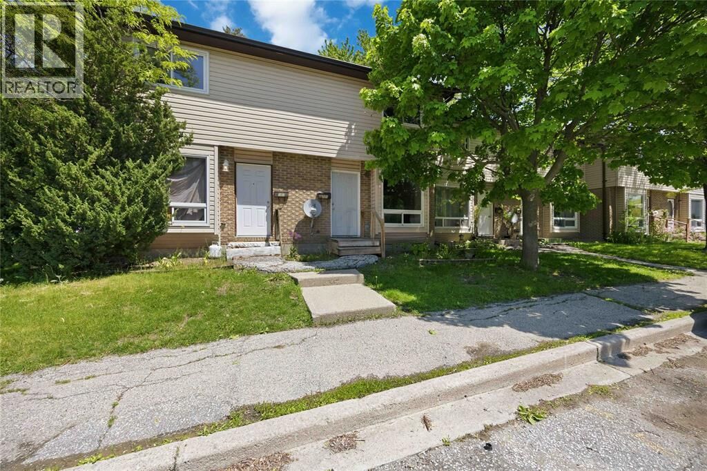 Property Photo:  42 Hampton Avenue 301  ON N7S 4Z2 