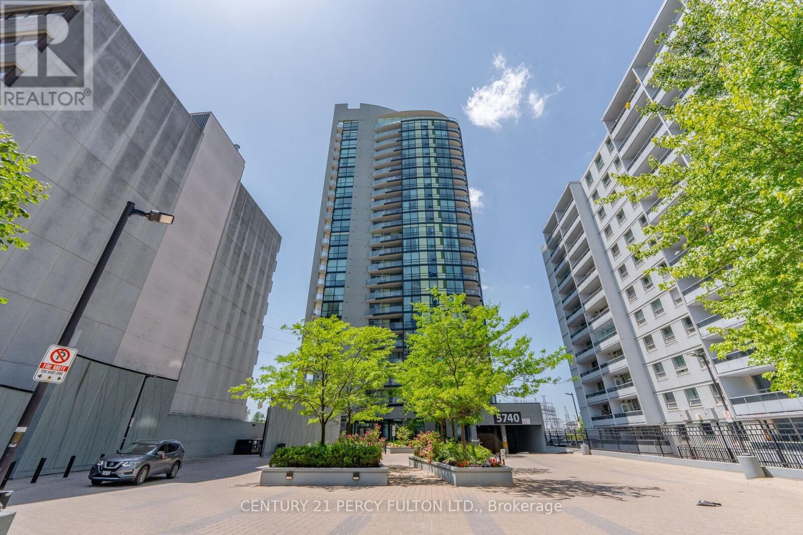 Property Photo:  5740 Yonge Street 205  ON M2M 0B1 