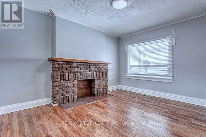 Property Photo:  1232 Davenport Road Main  ON M6H 2G9 