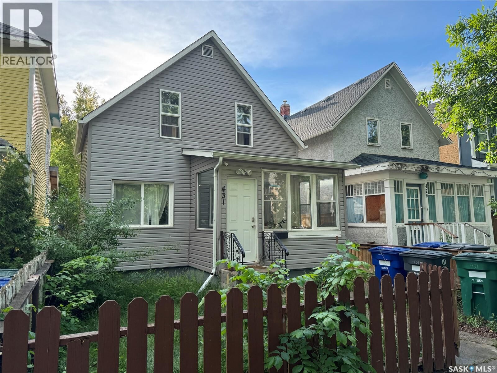 Property Photo: 431 G Avenue S SK S7M 1V5