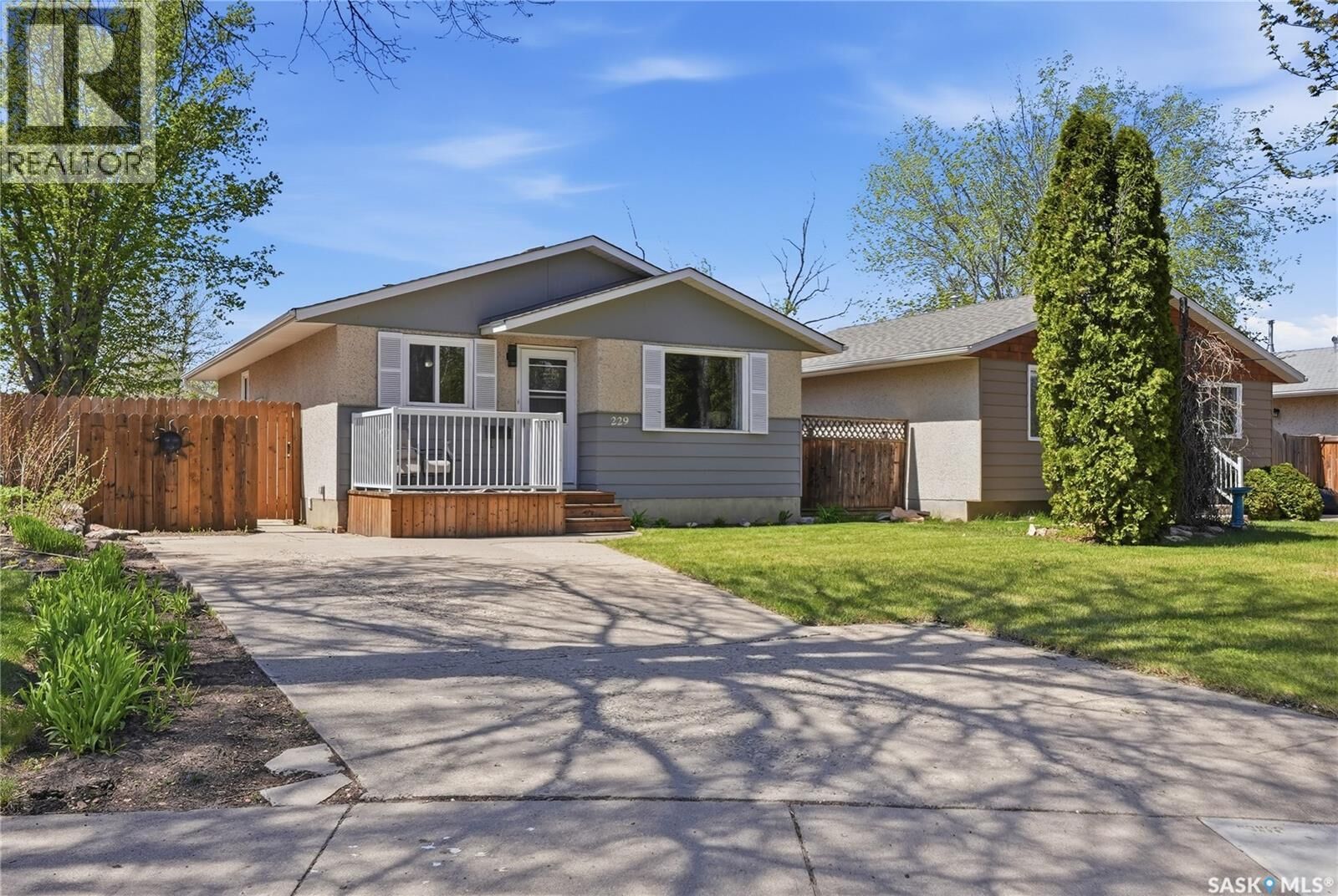 Property Photo: 229 Acadia Place SK S7H 3W3