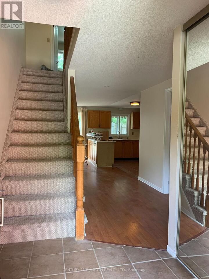 Property Photo:  29 Irwin Drive Upper  ON L4N 7A6 