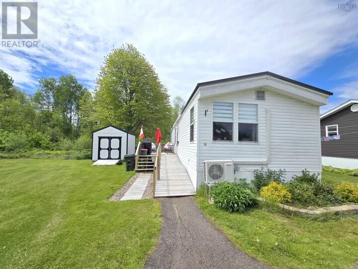 Property Photo:  5 Birch Court  NS B4H 4K3 