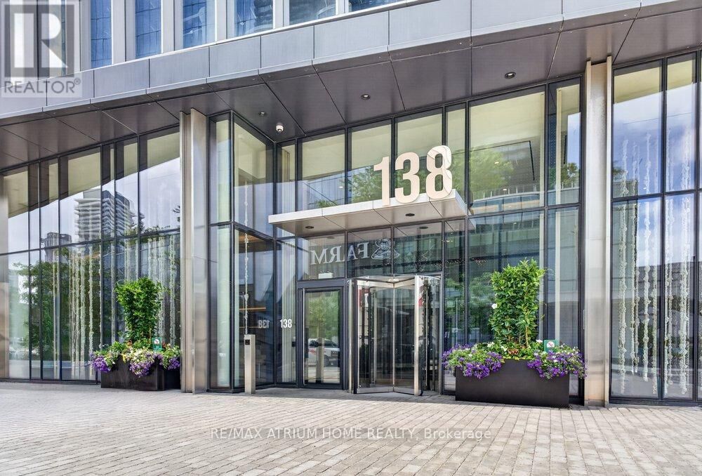 Property Photo:  138 Downes Street 4108  ON M5E 0E4 