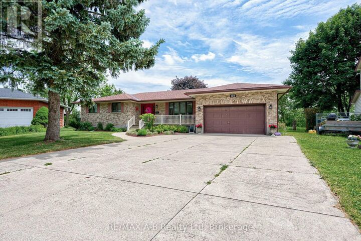 Property Photo: 137 Mitchell Court ON N0K 1N0