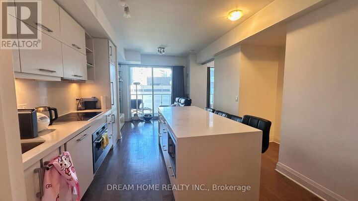 Property Photo: 65 St. Mary Street 1611 ON M5S 0A6