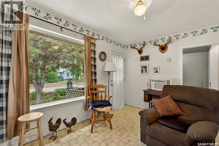 Property Photo:  216 1st Avenue S  SK S0E 1A0 