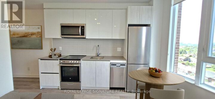 Property Photo: 3100 Keele Street 905 ON M3M 0E1
