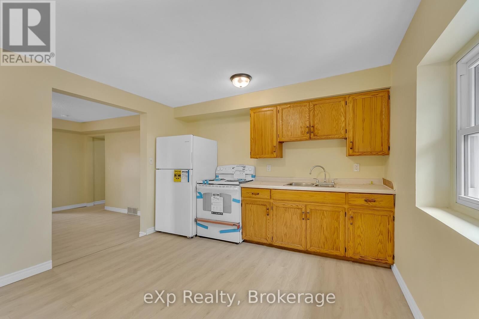 Property Photo: 2 King Street Apt 2 ON K8V 3V7