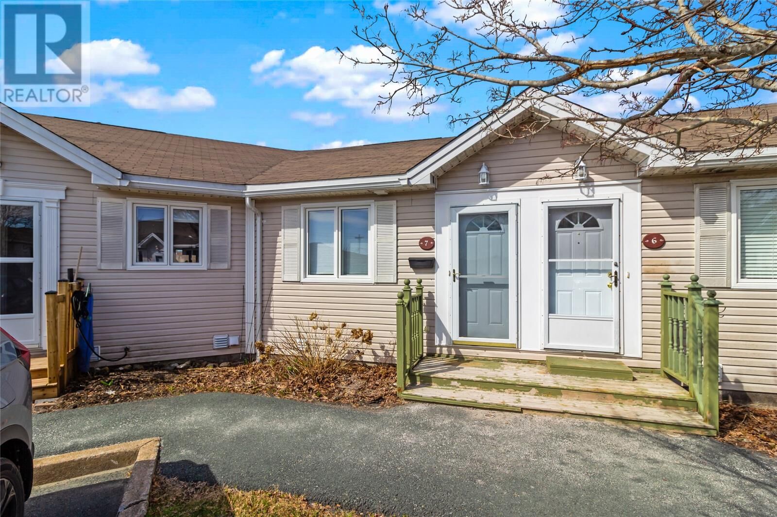 Property Photo: 7 Madeira Court NL A1E 5K8