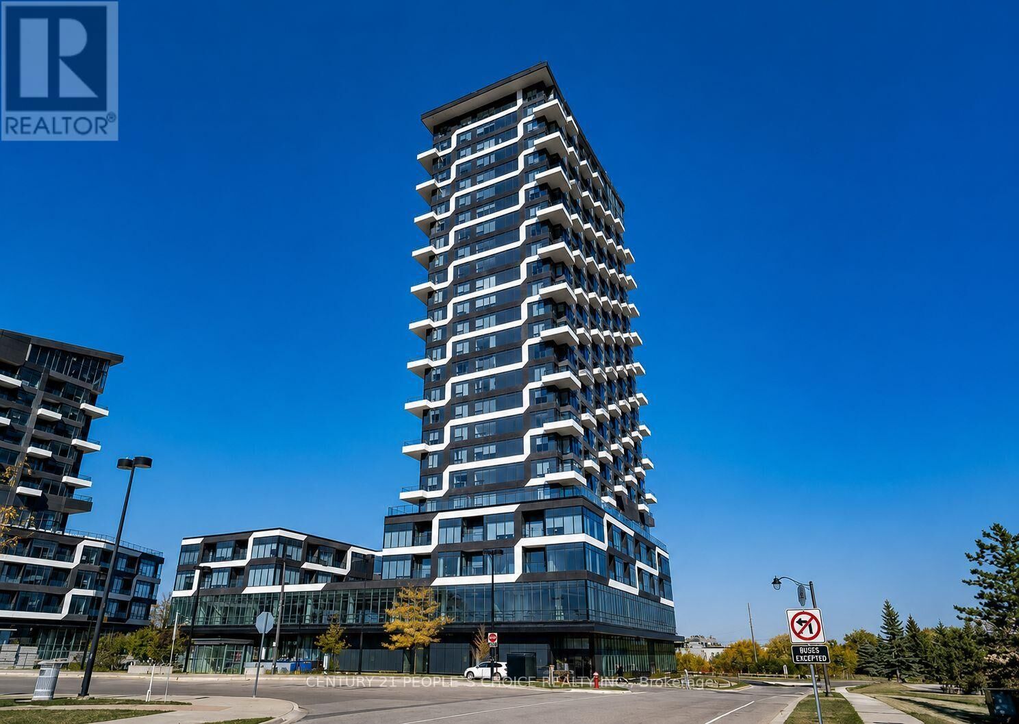 Property Photo:  297 Oak Walk Drive 1702  ON L6H 3R6 