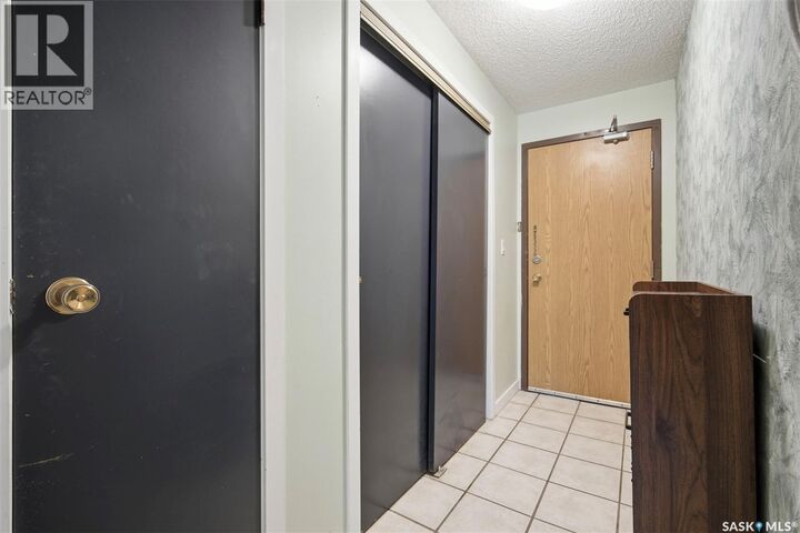 Property Photo:  306 536 4th Avenue N  SK S7K 2M7 