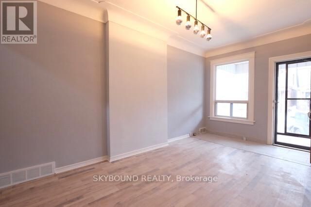 Property Photo:  72 Somerset Avenue Upper 3  ON L8L 2L7 