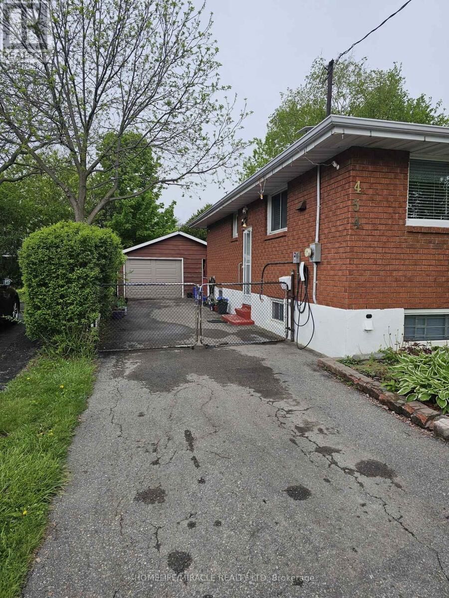 Property Photo:  454 Stevenson Road North  ON L1J 5N6 