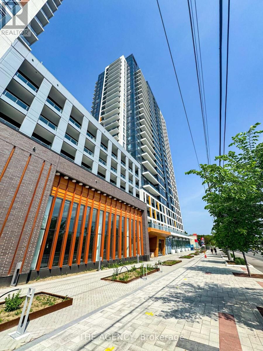 Property Photo: 7950 Bathrust Street B2105 ON L4J 0L4