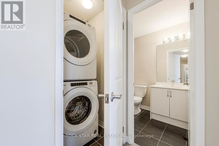 Property Photo: 670 Atwater Avenue 16 ON L5G 0B6