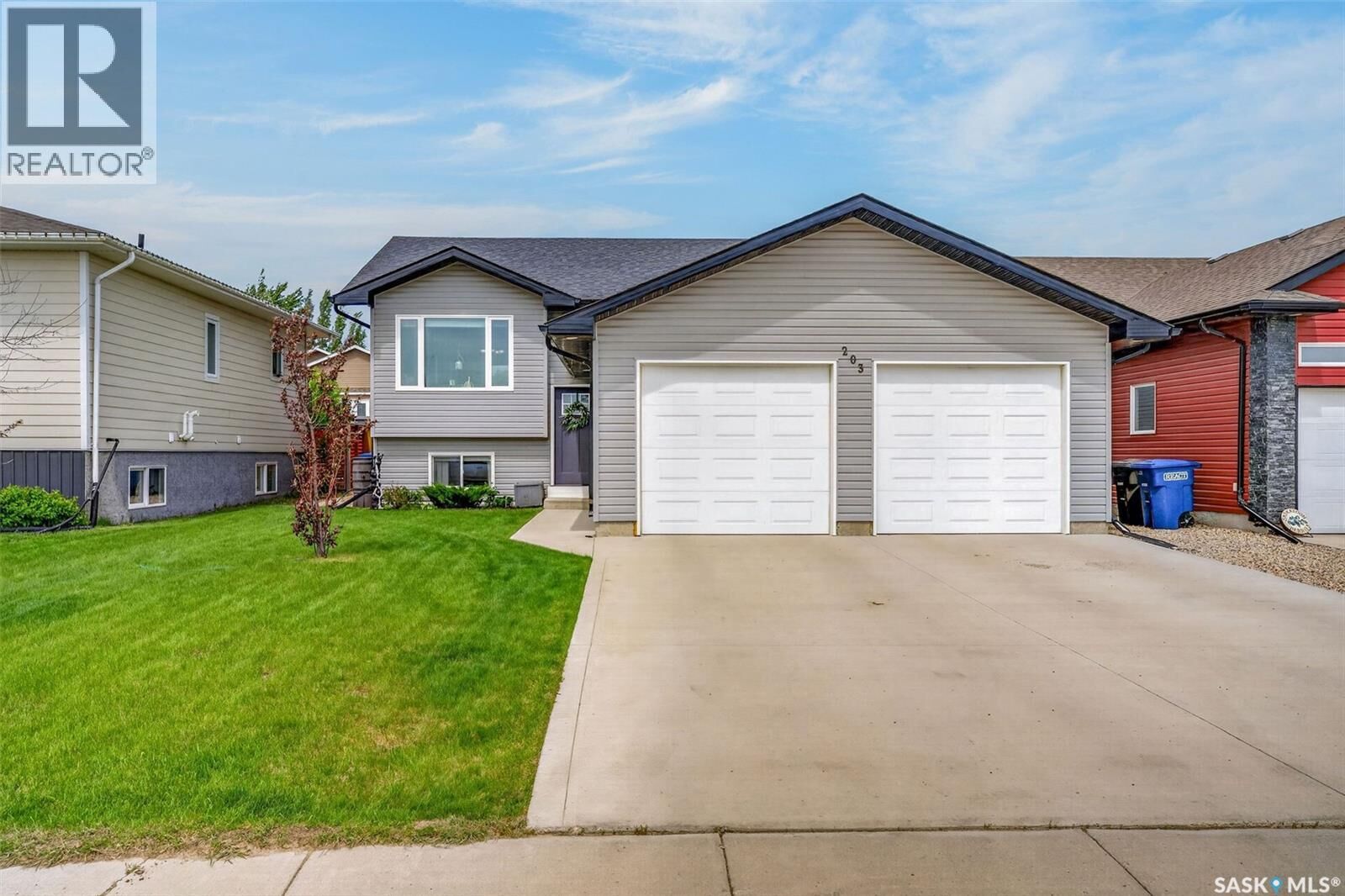 Property Photo: 203 Saskatchewan Avenue SK S0K 2A0