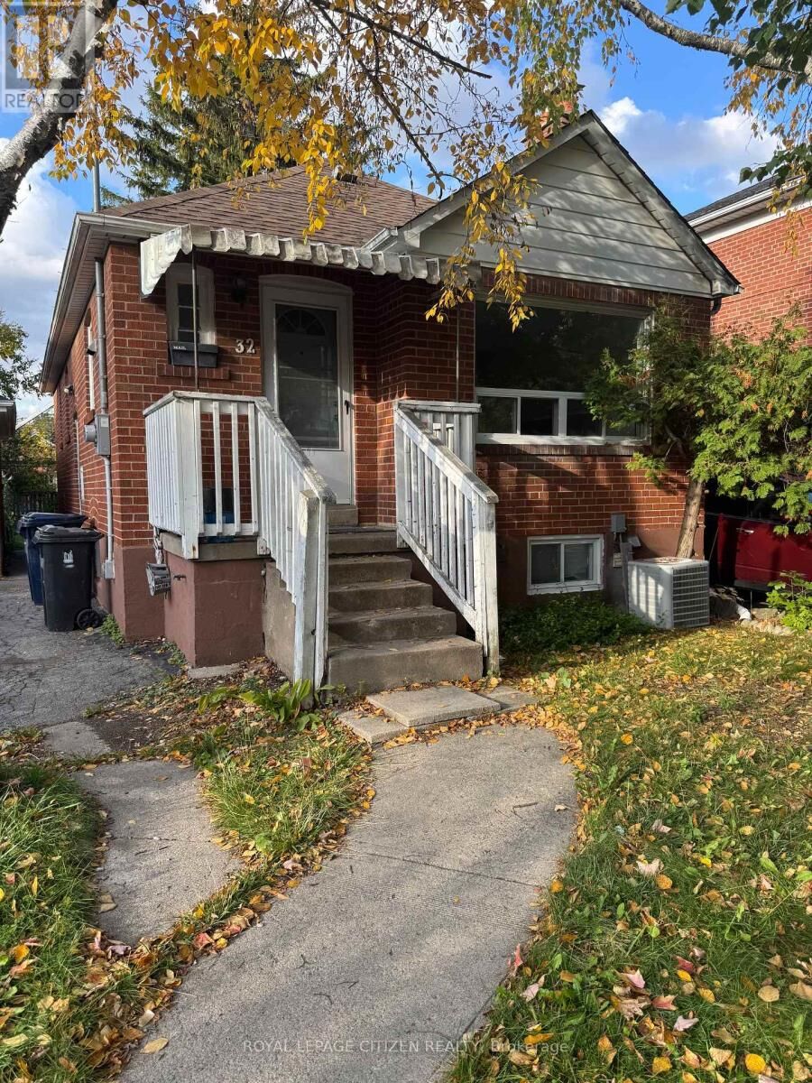 Property Photo:  32 Newton Drive  ON M2M 2M7 
