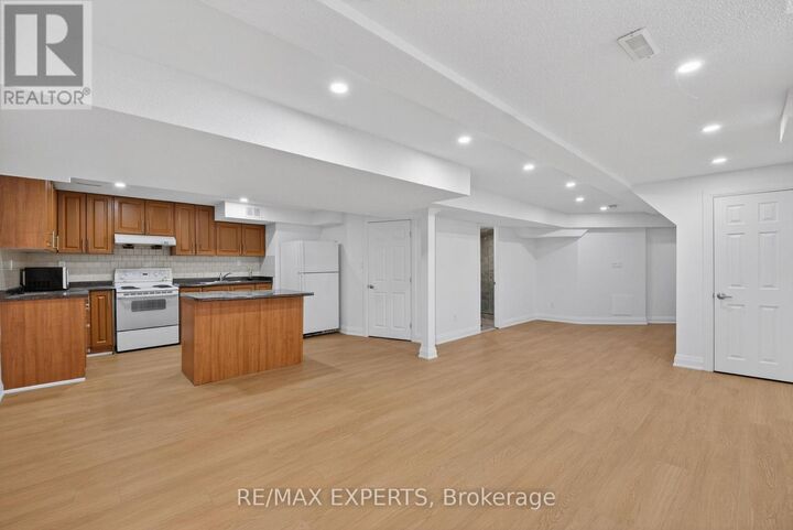 Property Photo: 5058 Oscar Peterson Boulevard ON L5M 7W3