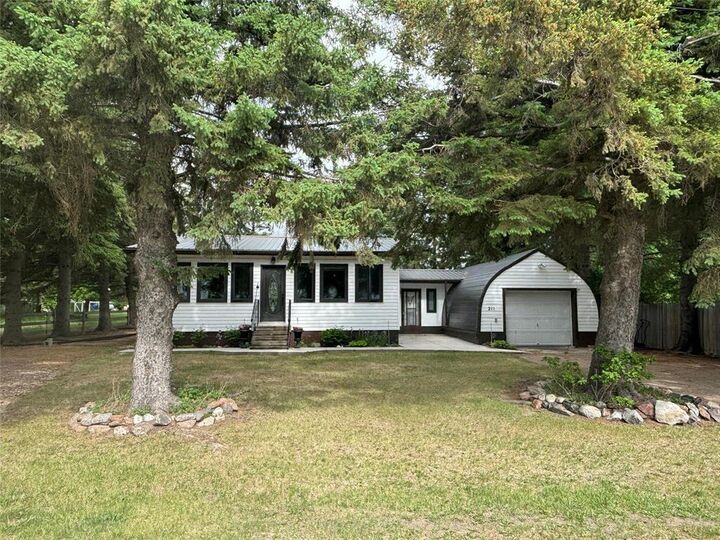 Property Photo: 211 Queen Street South MB R0K 1R0