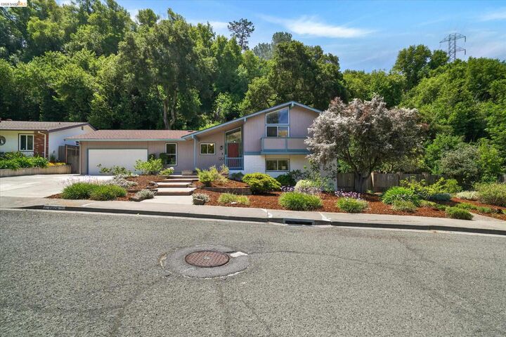 Property Photo: 2826 Wright Ave CA 94564