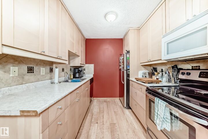 Property Photo:  3151 139 Avenue NW  AB T5Y 1R4 